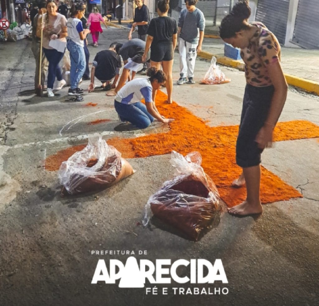 fieis-montam-tapetes-de-corpus-christi-em-aparecida-com-arte-fe-e-tradicao