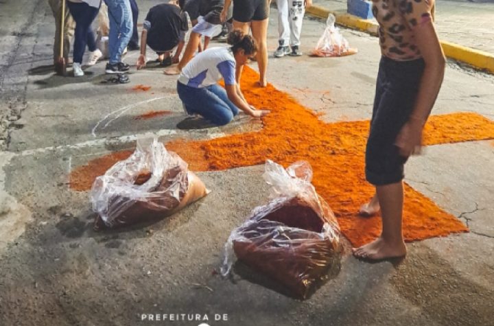 fieis-montam-tapetes-de-corpus-christi-em-aparecida-com-arte-fe-e-tradicao