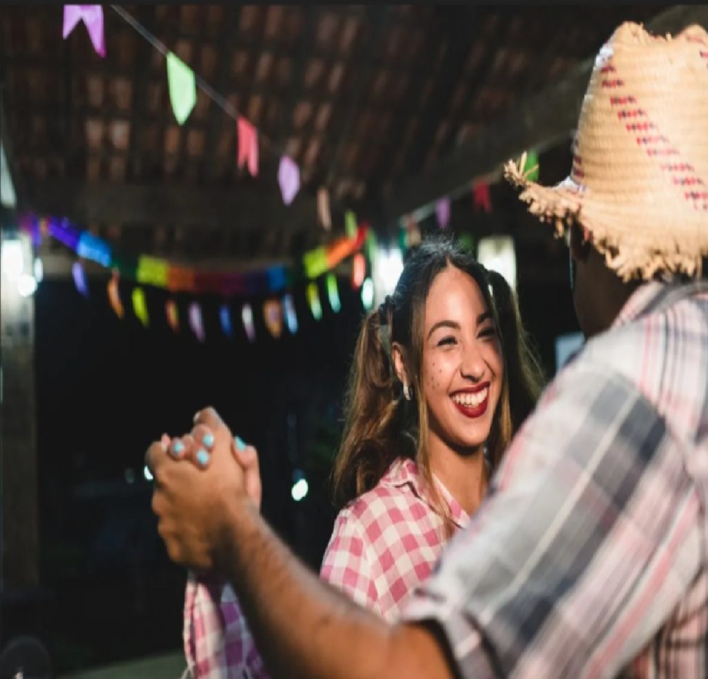 ilhabela-celebra-cultura-nordestina-e-caicara-na-festa-junina-1-pe-na-areia-2-no-forro-neste-sabado-21