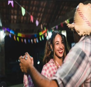 ilhabela-celebra-cultura-nordestina-e-caicara-na-festa-junina-1-pe-na-areia-2-no-forro-neste-sabado-21