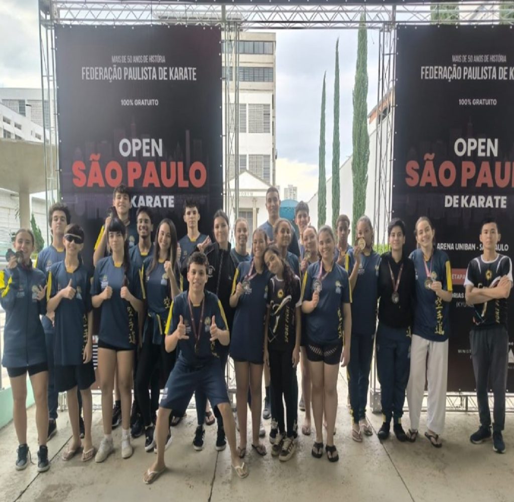 karate-de-sao-jose-conquista-12-medalhas-no-paulista-open-2025