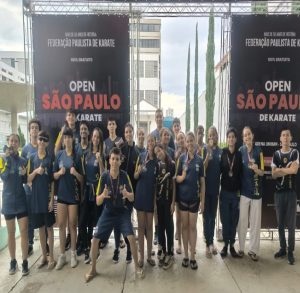 karate-de-sao-jose-conquista-12-medalhas-no-paulista-open-2025