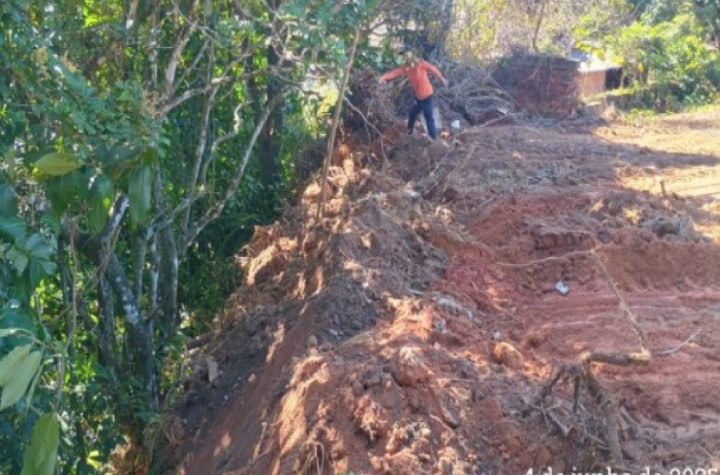 queda-de-pedras-leva-defesa-civil-a-interditar-trecho-da-praia-de-juquehy-em-sao-sebastiao