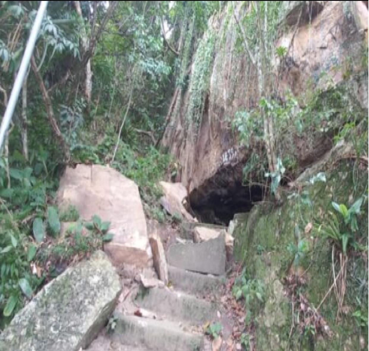 trilha-da-pedra-do-jacare-e-interditada-em-caraguatatuba-por-risco-de-deslizamento