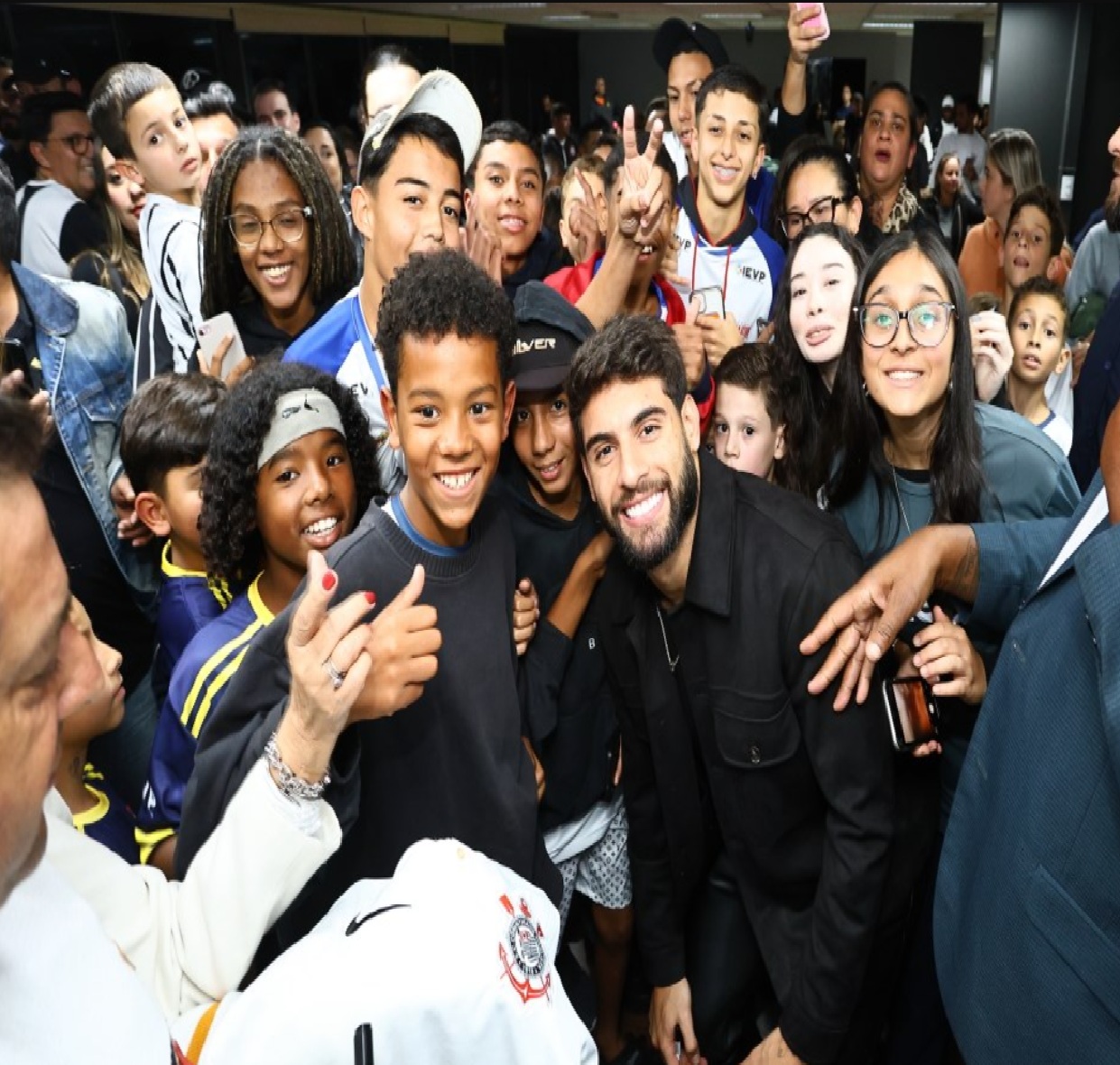 yuri-alberto-recebe-homenagem-em-sao-jose-dos-campos-e-relembra-trajetoria-no-futebol