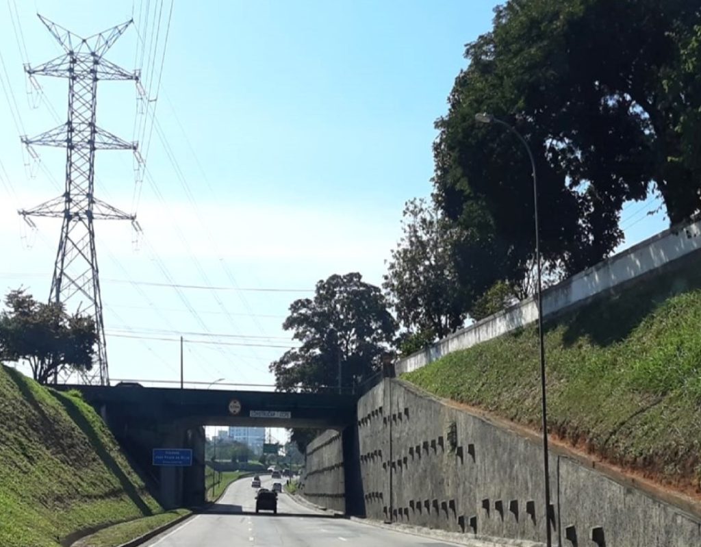 atencao-motoristas-prefeitura-pinta-guias-e-sarjetas-no-anel-viario-de-sao-jose-dos-campos