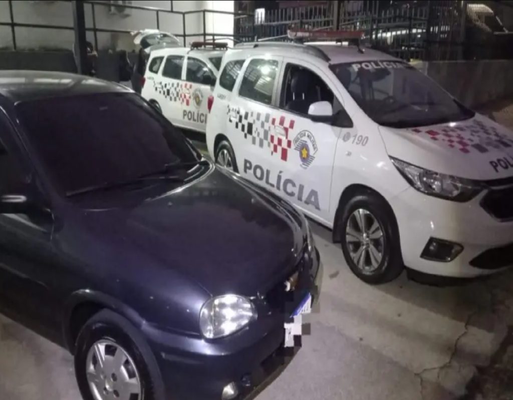 carro-roubado-no-rio-e-encontrado-em-sao-jose-dos-campos-homem-e-preso-no-campo-dos-alemaes