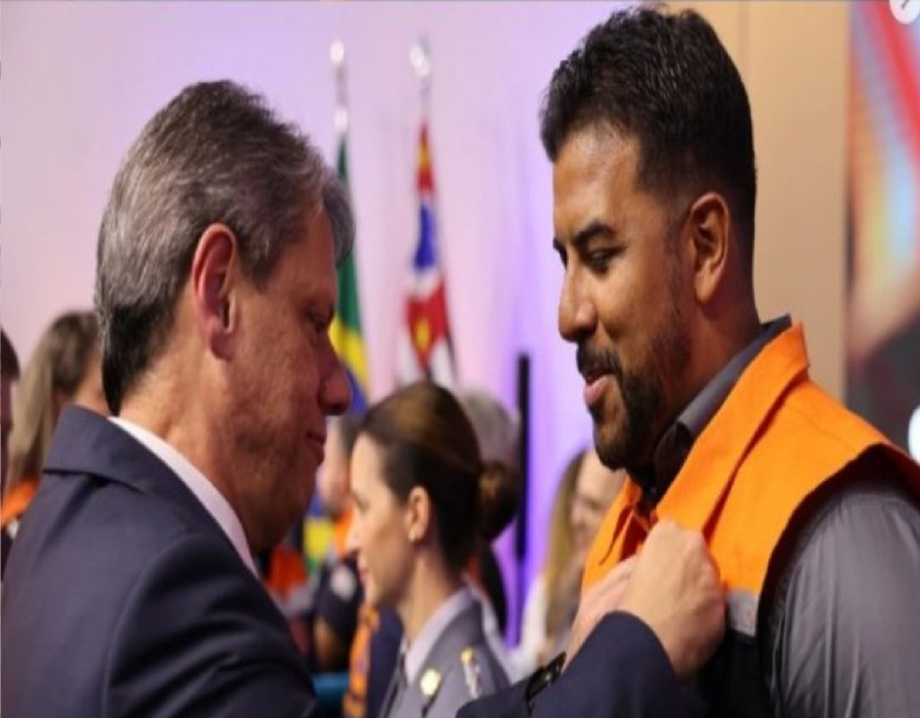 coordenador-da-defesa-civil-de-sao-sebastiao-e-homenageado-com-medalha-do-governo-de-sp