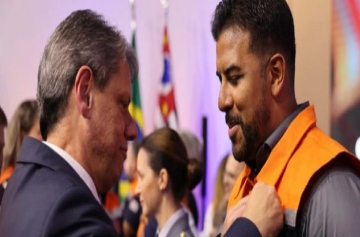 coordenador-da-defesa-civil-de-sao-sebastiao-e-homenageado-com-medalha-do-governo-de-sp