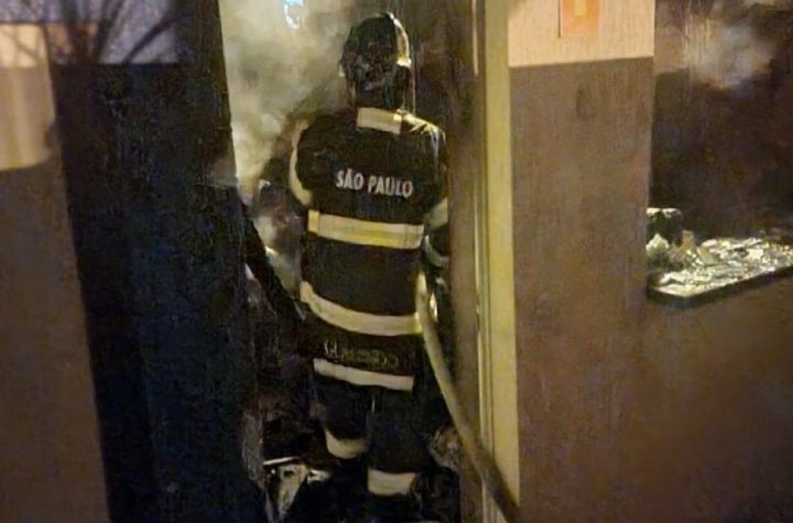 corpo-de-bombeiros-controla-incendio-em-pousada-no-bairro-toninhas-em-ubatuba