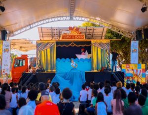 ferias-em-roseira-tem-teatro-cinema-e-contacao-de-historias-com-o-projeto-teatro-a-bordo