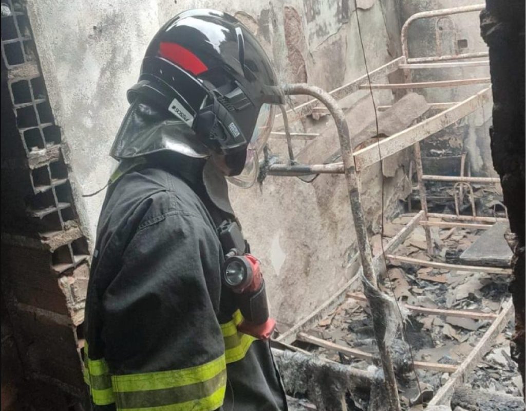 homem-morre-carbonizado-em-incendio-em-residencia-em-caraguatatuba
