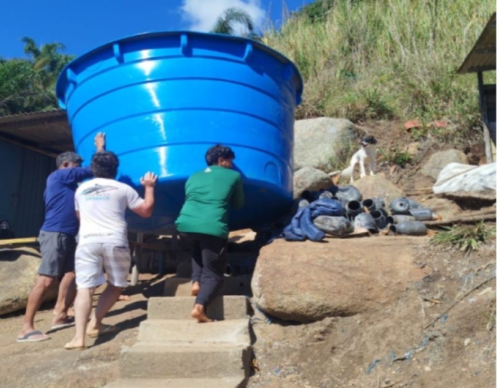 ilhabela-amplia-abastecimento-de-agua-potavel-na-ilha-da-vitoria-com-reservatorios-e-entrega-semanal