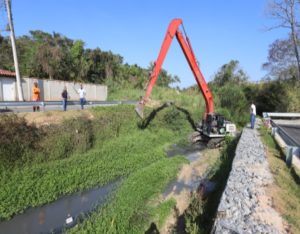 jacarei-intensifica-limpeza-de-corregos-durante-periodo-de-estiagem