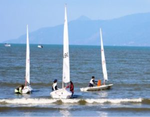 neste-domingo-tem-navegar-experience-em-caraguatatuba-esportes-nauticos-musica-ao-vivo-e-luau