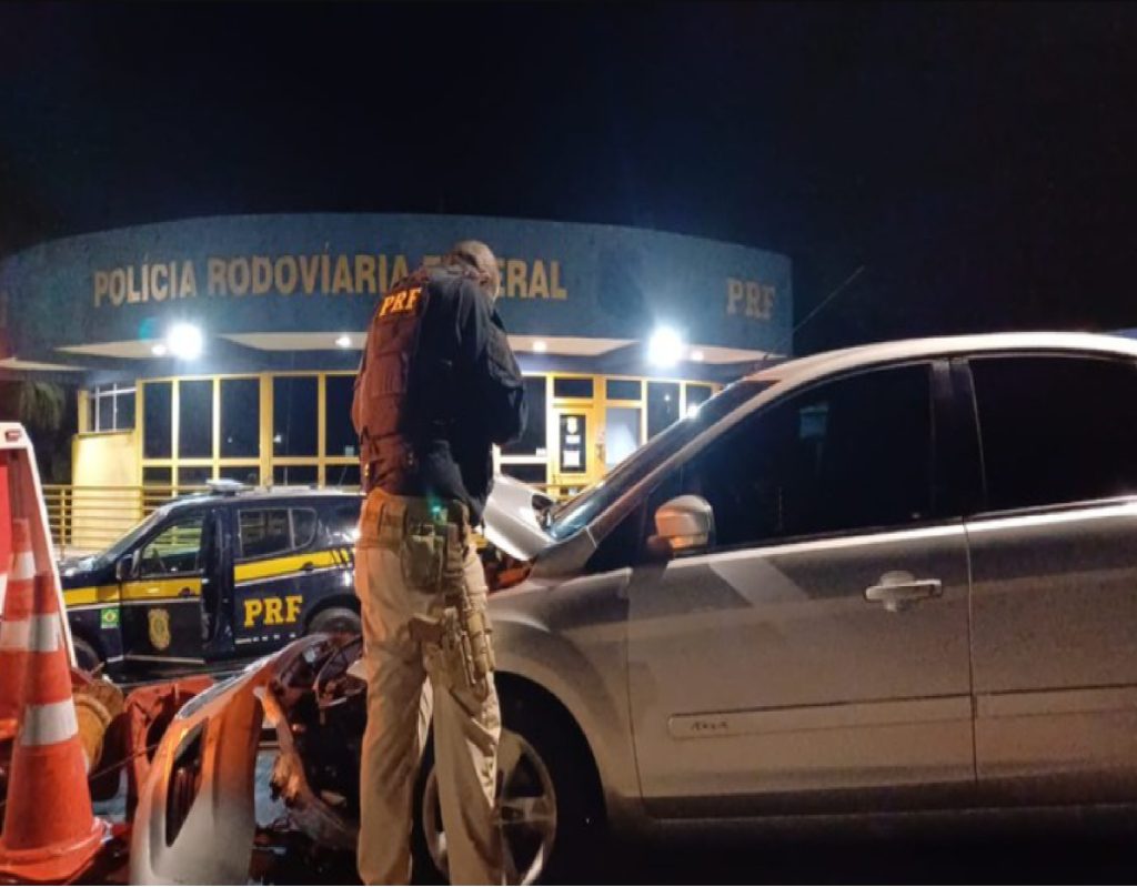 prf-recupera-carro-furtado-apos-acidente-na-dutra-em-sao-jose-dos-campos