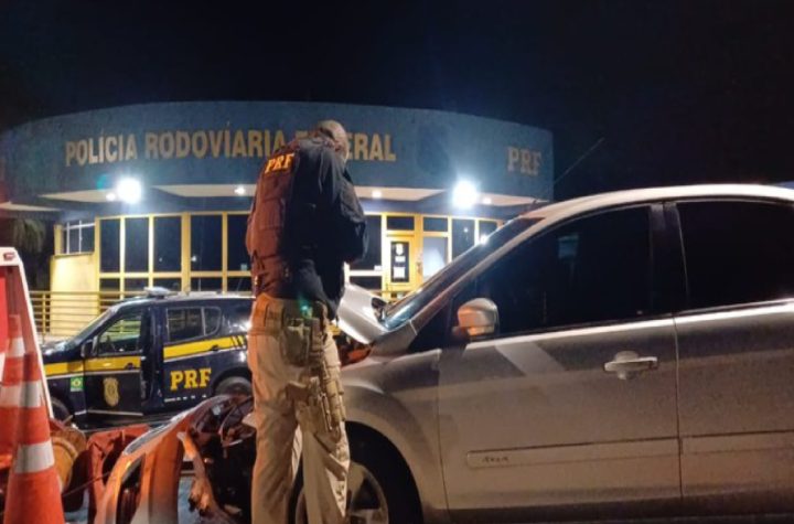 prf-recupera-carro-furtado-apos-acidente-na-dutra-em-sao-jose-dos-campos
