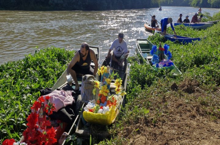 romaria-fluvial-emociona-fieis-ao-passar-por-pindamonhangaba-e-reforca-tradicao-no-vale-do-paraiba