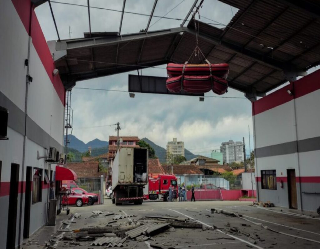 ventos-fortes-causam-estragos-em-caraguatatuba-e-ubatuba-aulas-e-atendimentos-de-saude-foram-suspensos