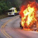 corpo-de-bombeiros-combate-incendio-em-veiculo-na-rodovia-oswaldo-cruz-em-ubatuba