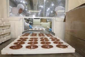 fabrica-de-chocolates-abre-270-vagas-para-producao-de-ovos-de-pascoa-em-braganca-paulista