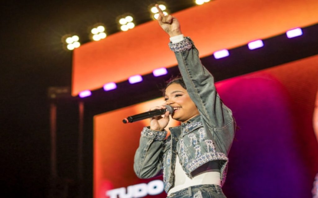 ilhabela-da-inicio-a-programacao-musical-dos-220-anos-com-show-de-maria-marcal