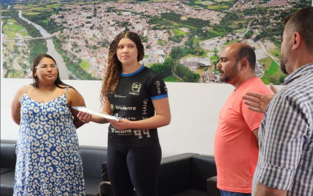 jovem-de-tremembe-conquista-titulo-de-campea-brasileira-de-handebol-sub-14