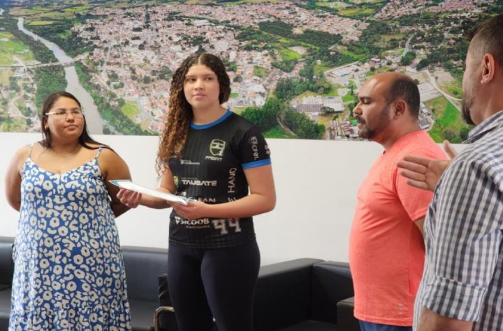 jovem-de-tremembe-conquista-titulo-de-campea-brasileira-de-handebol-sub-14