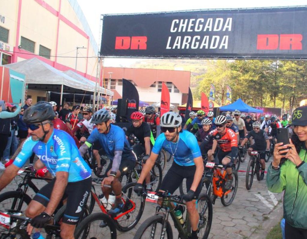 lucas-moreira-brilha-na-3a-etapa-do-dr-mtb-race-em-paraibuna-que-reuniu-500-ciclistas