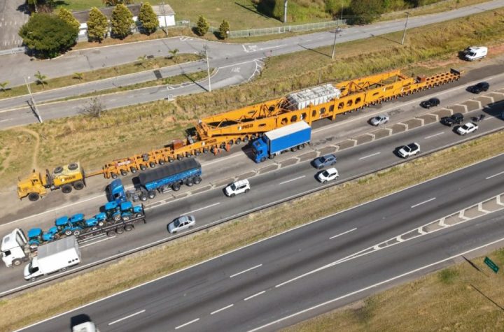 mais-uma-super-carga-inicia-sua-passagem-pela-via-dutra-entre-sao-paulo-e-rio-de-janeiro