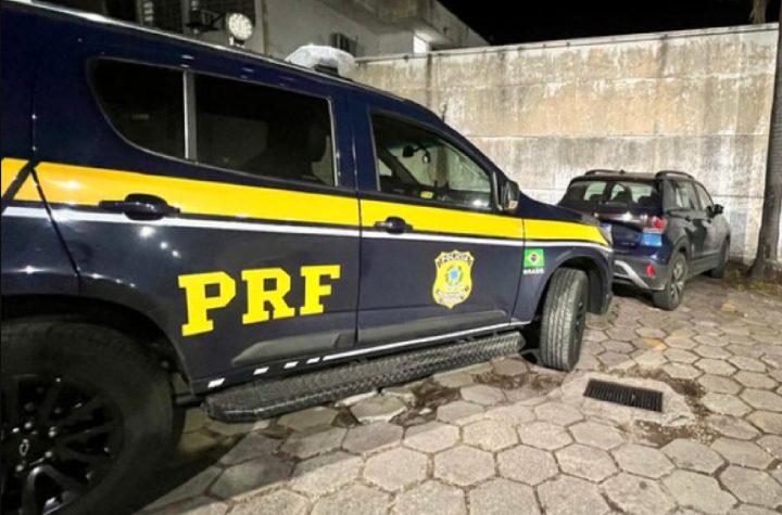 prf-prende-dupla-por-estelionato-com-maquina-de-cartao-na-dutra-em-cachoeira-paulista