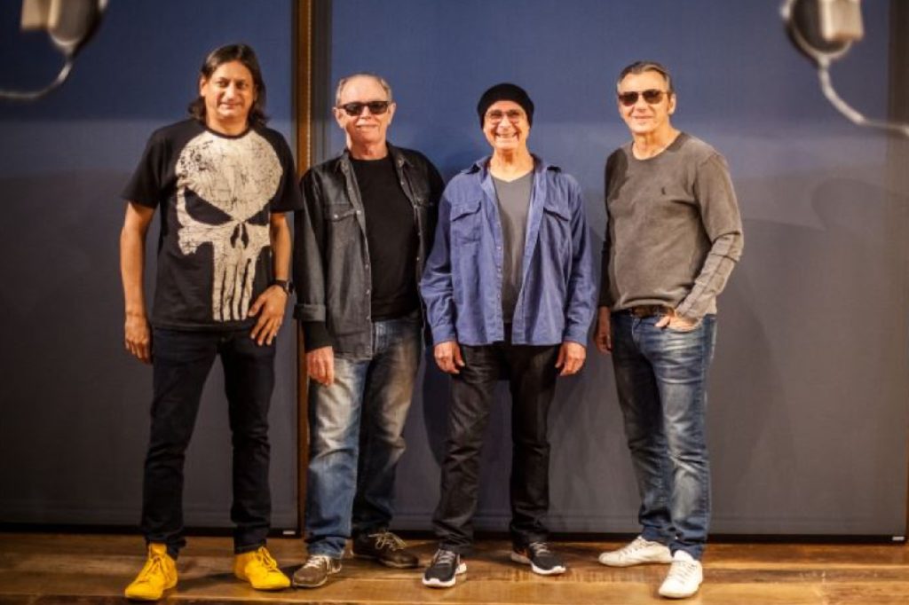 sao-jose-dos-campos-recebe-show-da-banda-14-bis-no-sesi
