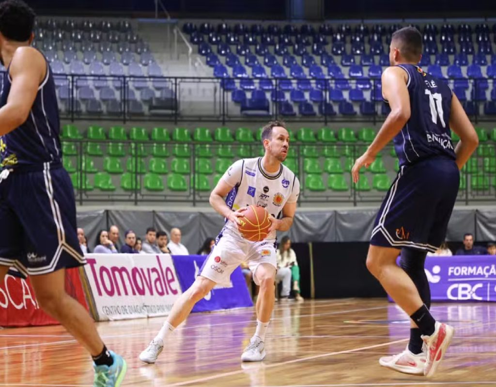 sao-jose-estreia-com-vitoria-expressiva-sobre-limeira-no-paulista-de-basquete