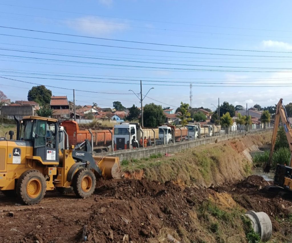 secretaria-de-obras-realiza-limpeza-e-desassoreamento-do-piscinao-do-tres-marias-em-taubate