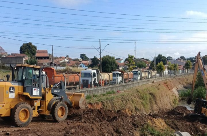 secretaria-de-obras-realiza-limpeza-e-desassoreamento-do-piscinao-do-tres-marias-em-taubate