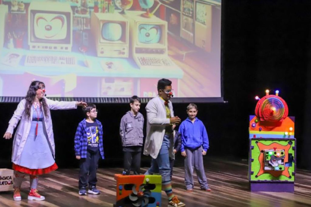 temporada-de-inverno-2025-em-santo-antonio-do-pinhal-apresenta-espetaculo-por-um-mundo-cheio-de-narizes-vermelhos
