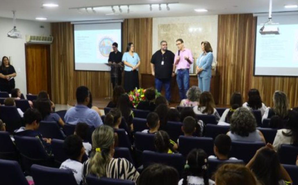 caraguatatuba-realiza-solenidade-do-premio-excelencia-educacional-e-homenageia-escolas-destaque-no-saresp