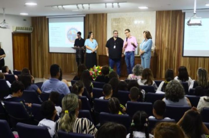 caraguatatuba-realiza-solenidade-do-premio-excelencia-educacional-e-homenageia-escolas-destaque-no-saresp