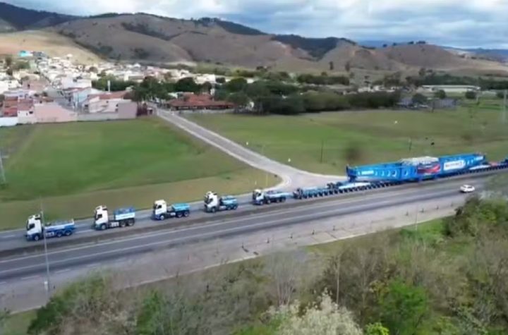 carga-gigante-percorre-55-km-na-dutra-e-estaciona-em-canas-nesta-terca-feira-23