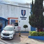 criminosos-armados-invadem-escola-particular-e-rendem-funcionarios-em-sao-jose