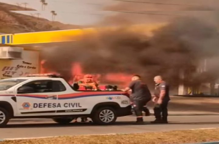 defesa-civil-age-rapidamente-em-incendio-de-veiculo-em-aparecida