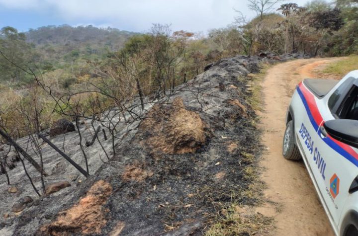 defesa-civil-atua-em-incendio-na-regiao-da-quinta-dos-passaros-em-cacapava