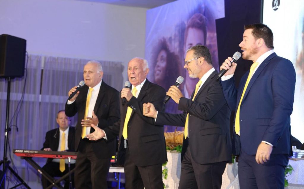 exposicao-em-taubate-celebra-trajetoria-de-cid-moreira-com-itens-pessoais-e-apresentacao-musical
