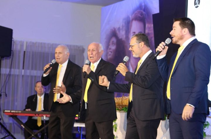 exposicao-em-taubate-celebra-trajetoria-de-cid-moreira-com-itens-pessoais-e-apresentacao-musical
