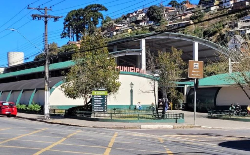 feira-livre-volta-ao-mercado-municipal-de-campos-do-jordao-e-movimenta-a-cidade