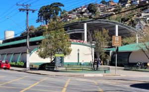 feira-livre-volta-ao-mercado-municipal-de-campos-do-jordao-e-movimenta-a-cidade