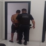 gcm-de-pindamonhangaba-detem-homem-armado-com-faca-no-centro-da-cidade