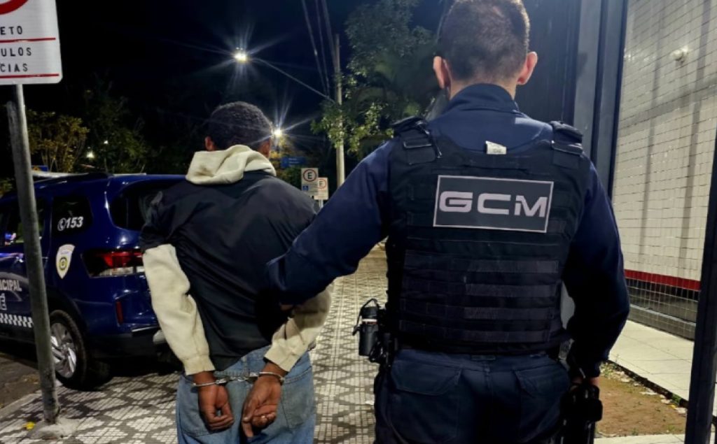 gcm-de-taubate-impede-furto-de-fiacao-eletrica-no-cemiterio-do-belem