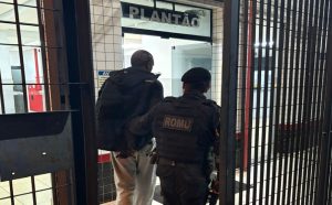 gcm-de-taubate-prende-procurado-pela-justica-e-recupera-motocicleta-furtada