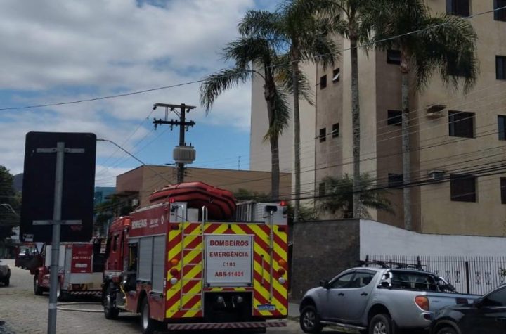 incendio-em-apartamento-mobiliza-corpo-de-bombeiros-no-centro-de-caraguatatuba